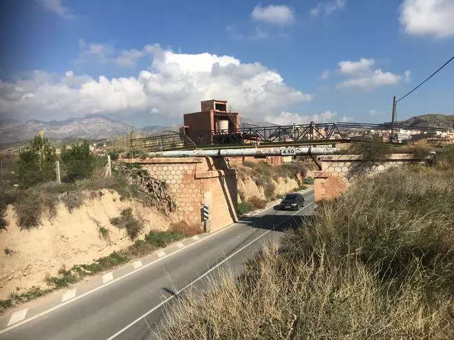 La Generalitat salvará los estribos del puente de la vía verde de Agost para ampliar la CV-820