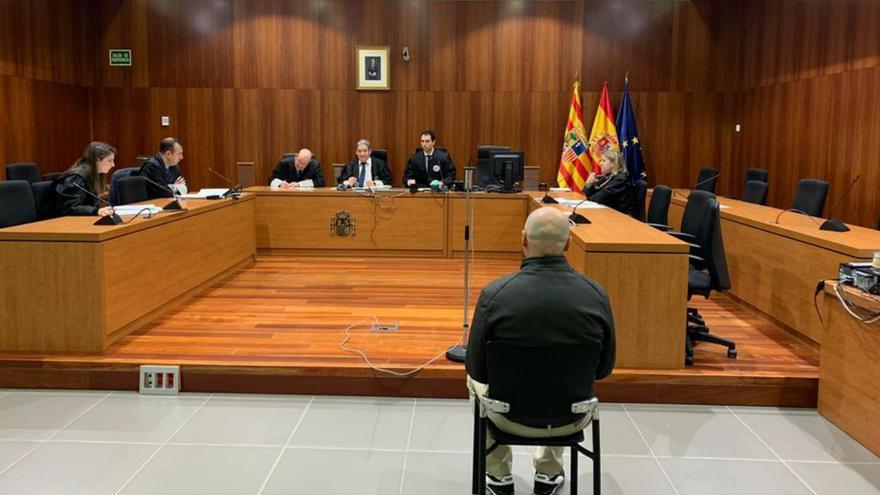Zarim N., ayer, en el banquillo de los acusados de la Audiencia de Zaragoza. | A. T. B.