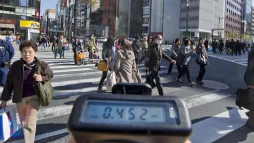 Detectan radiación en la leche materna de siete japonesas