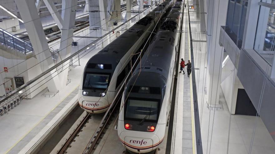 Andenes de la estación de Vigo-Urzáiz, que se convetiría en pasante con la salida sur. // M. G. Brea