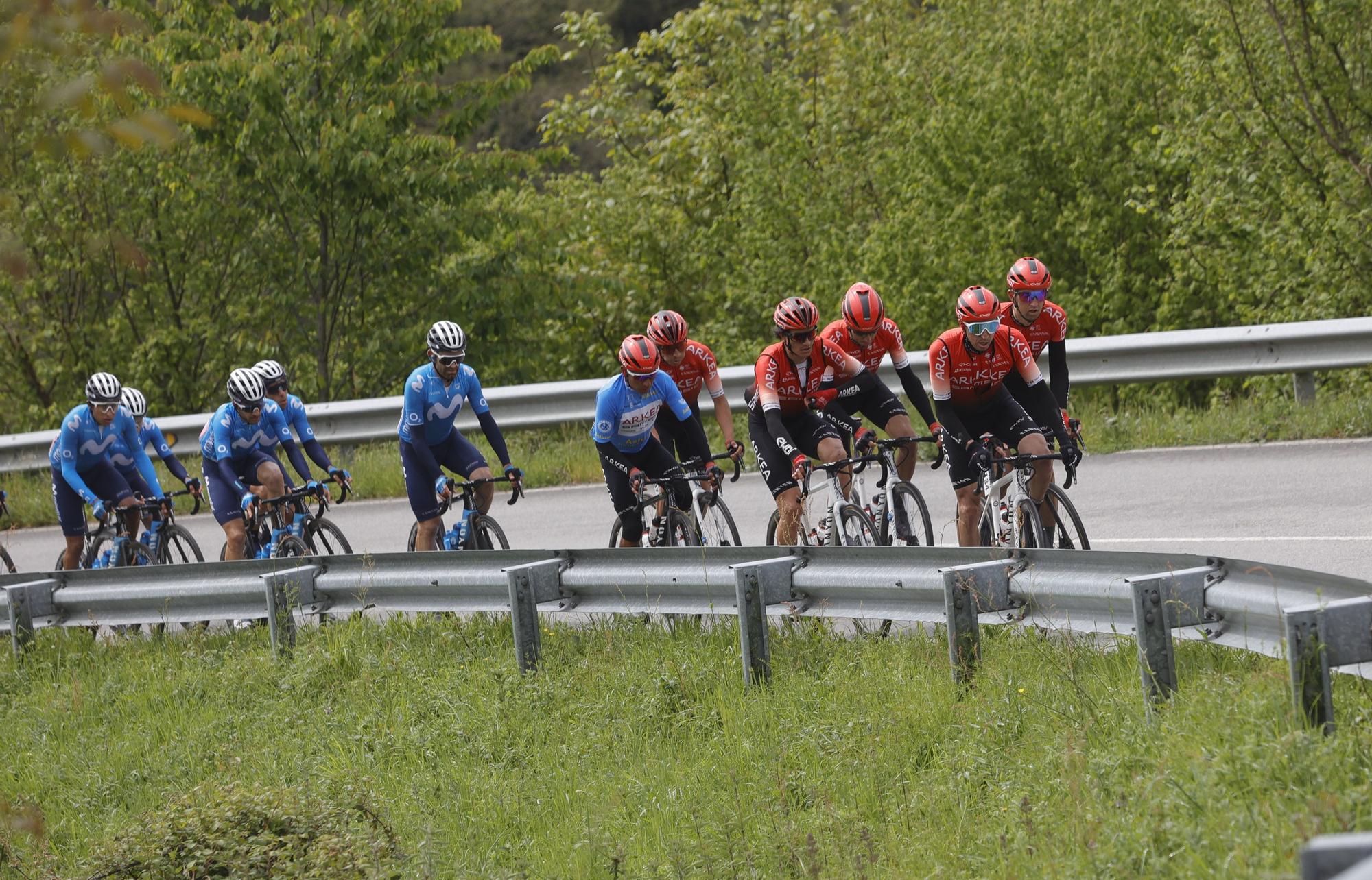 La segunda etapa de la Vuelta Ciclista a Asturias, en imágenes