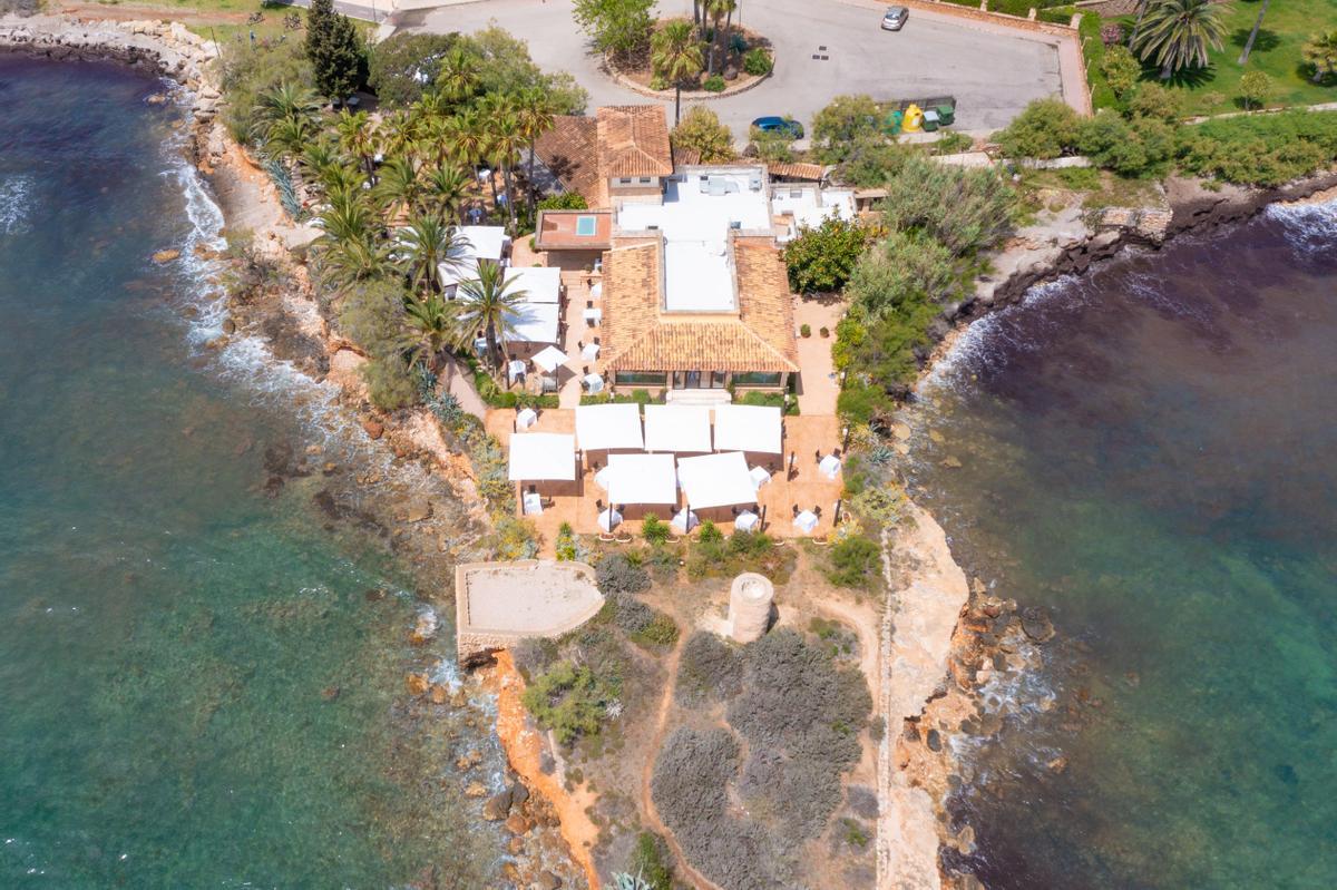 En Sa Punta podrás degustar una excelente cocina tradicional mediterránea junto al mar.