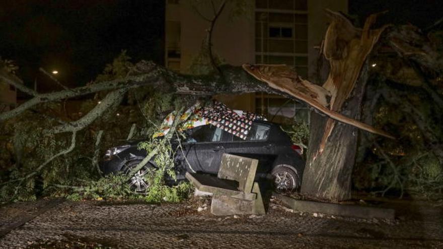 El paso de Leslie por Portugal deja 28 heridos leves