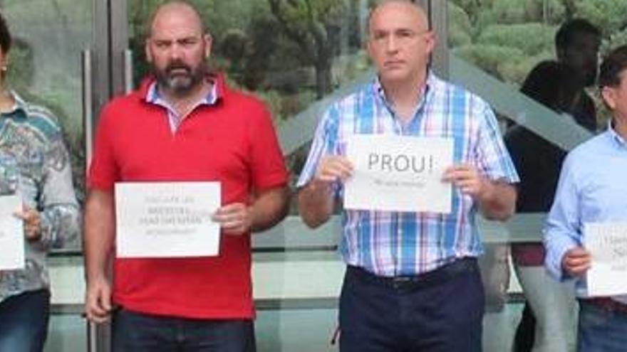 Zambrana de Sí Se puede, junto a Bienve Gómez, el alcalde, y Martínez del PSOE el lunes.