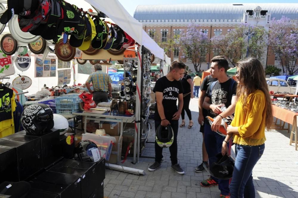 Lo coches antiguos conquistan  el Cuartel de Artillería