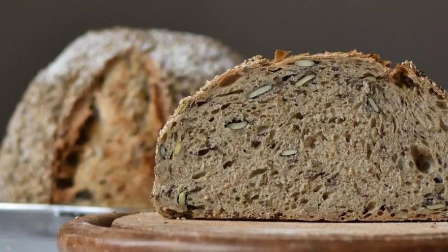 Estos son los riesgos de comer pan integral según los expertos