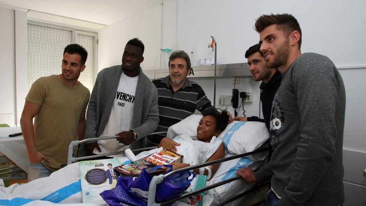 El Espanyol ha visitado a los niños ingresados en el hospital de Can Ruti