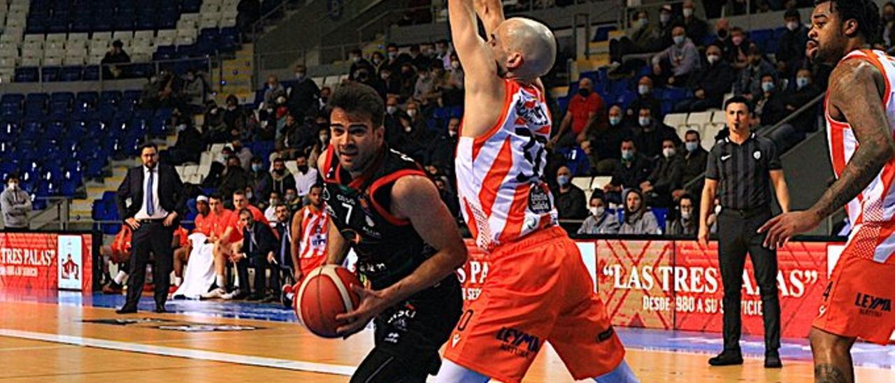 Pol Figueras, durante el partido ante el Leyma Coruña.