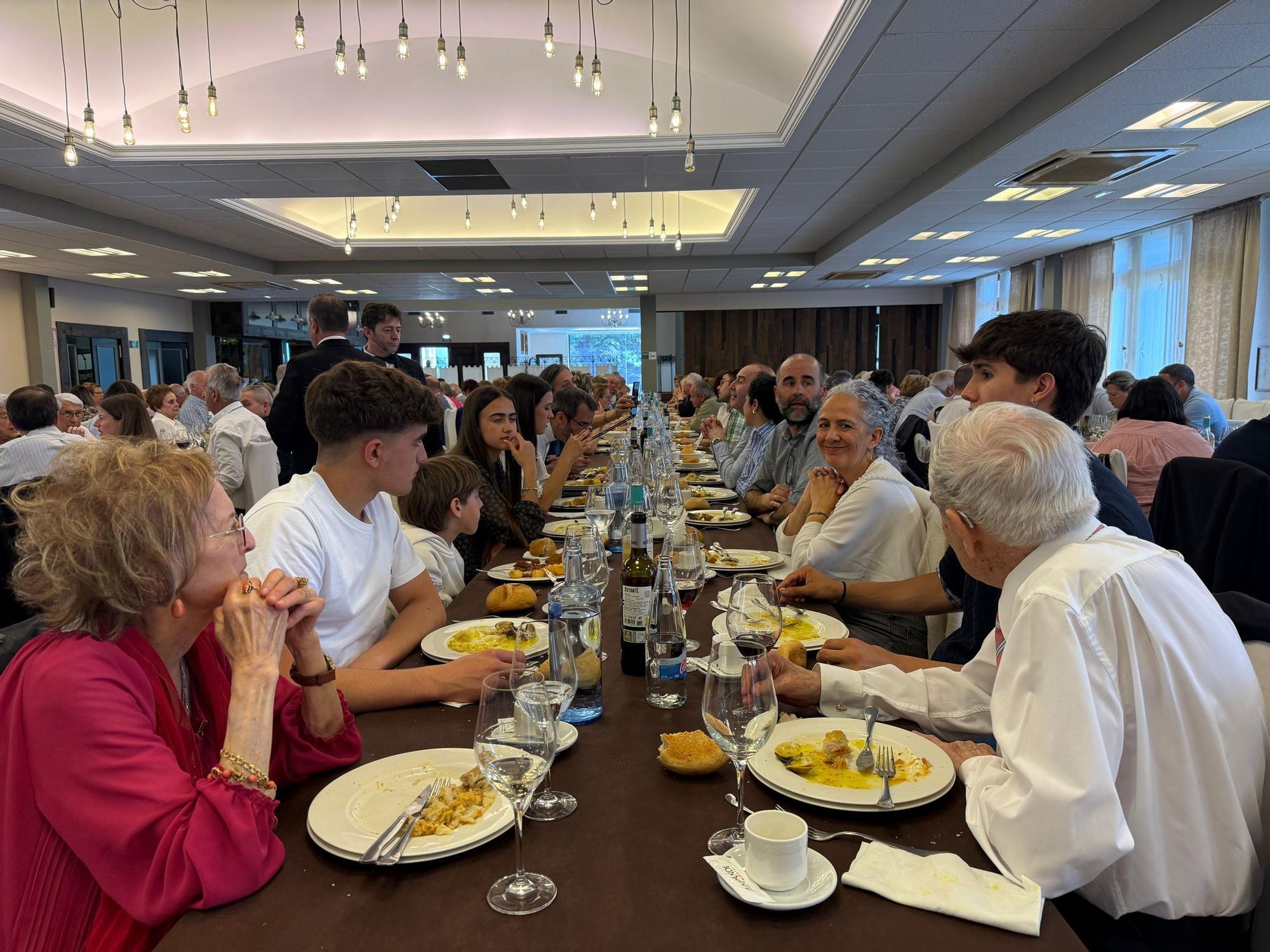 El Hogar del Pensionista de El Berrón celebra su comida anual