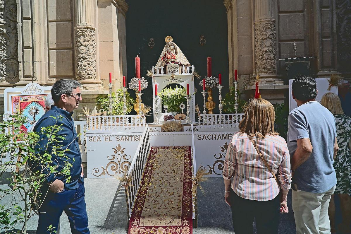El fervor se instala en las calles de Elche por el Corpus Christi