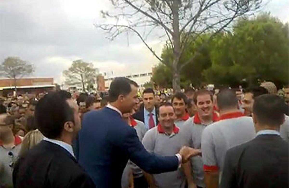 El príncep Felip saluda els treballadors de Seat.