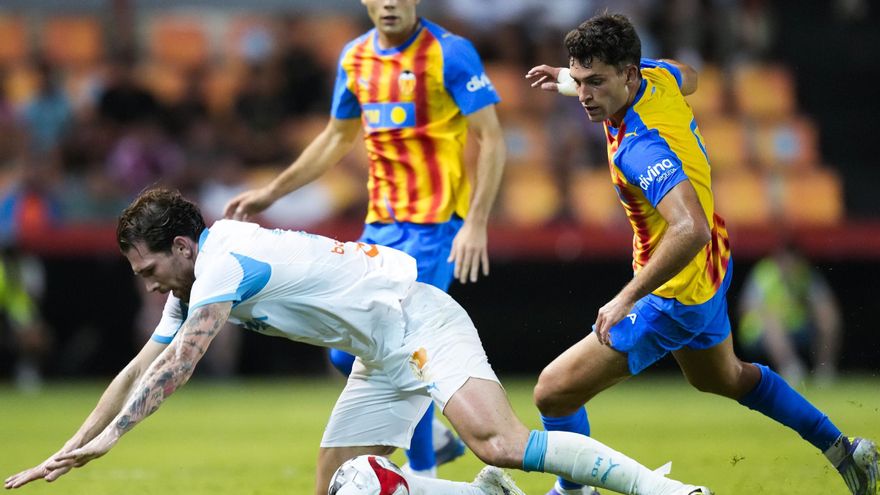 Entre parches y promesas, el Valencia busca su primera victoria en Alemania