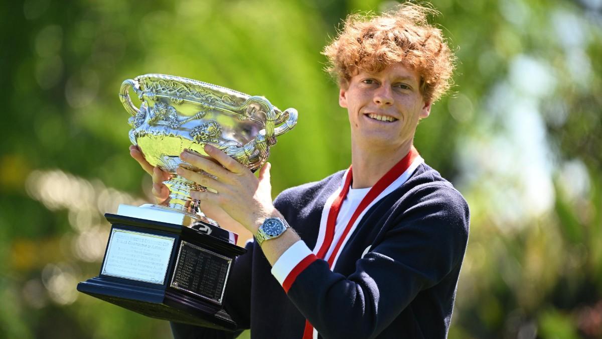 Sinner, con el trofeo del Open de Australia