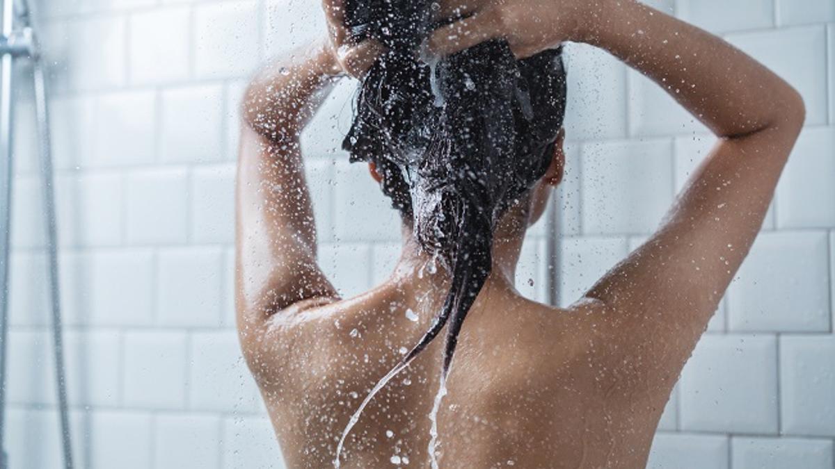 ¿Te preocupa los daños que pueda hacer el agua en tu cabello? Color WOW tiene la solución