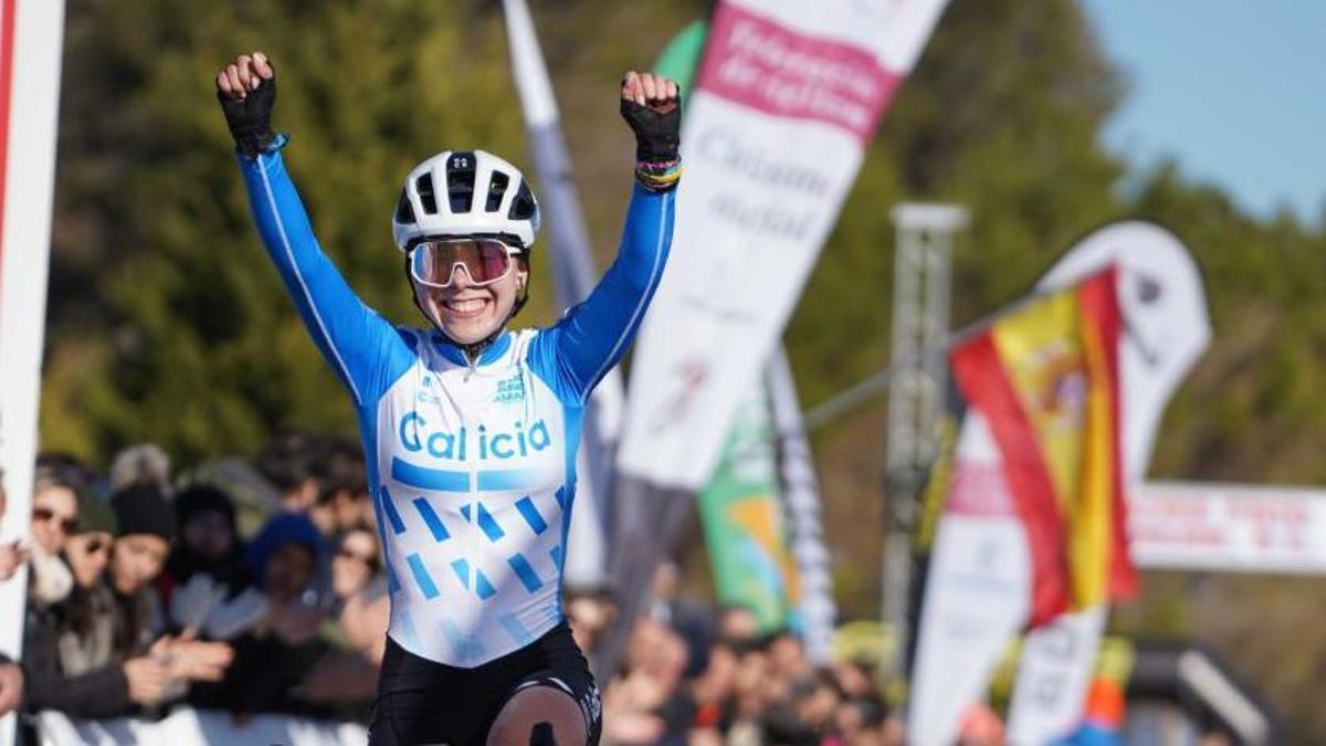 Lorena Patiño celebra su victoria. | Luz Iglesias (RFEC)