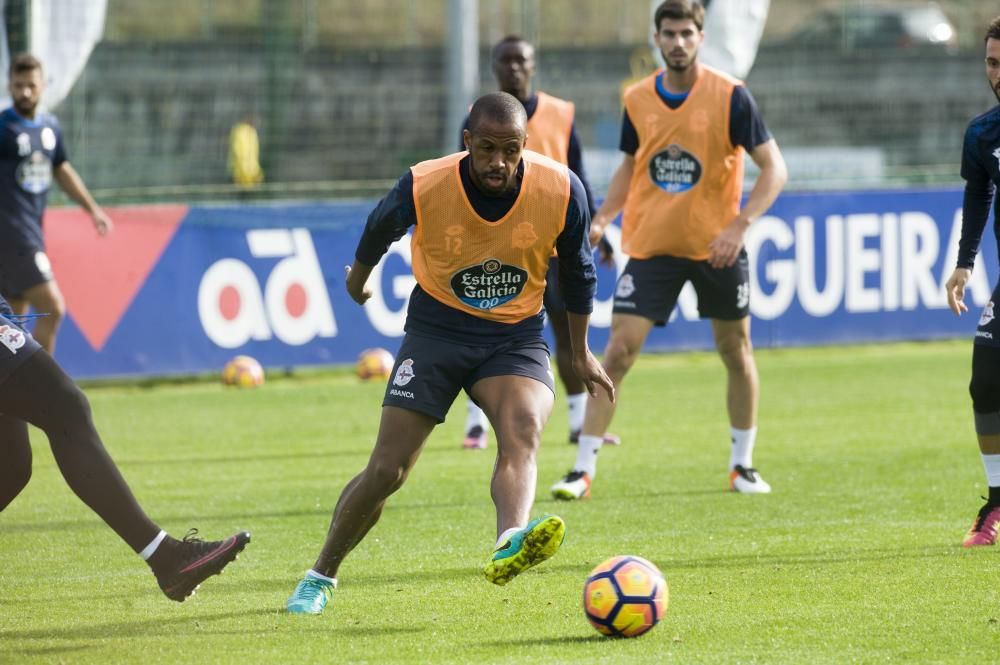 Toda la plantilla está a disposición de Gaizka Garitano, a excepción de Joselu, que, ya se ejercita en el readaptador. Florin Andone se retiró de la sesión antes que sus compañeros.