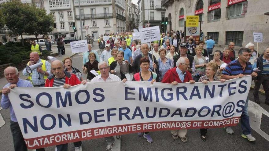Protesta de emigrantes retornados el año pasado en Santiago.