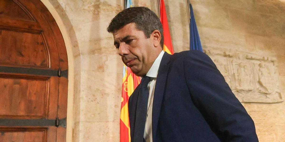 Carlos Mazón, ahir, després de la declaració institucional en què va anunciar la seva dimissió com a president. | FRANCISCO CALABUIG