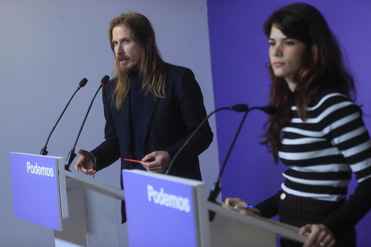 Rueda de prensa de los portavoces de Podemos, Pablo Fernández e Isa Serra.