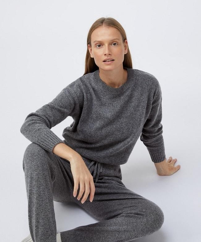 Conjunto de jersey y pantalón 100% cashmere, de Oysho