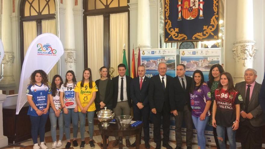 El sorteo de los cuartos de la Copa de la Reina se celebró este mediodía en el Ayuntamiento de Málaga.