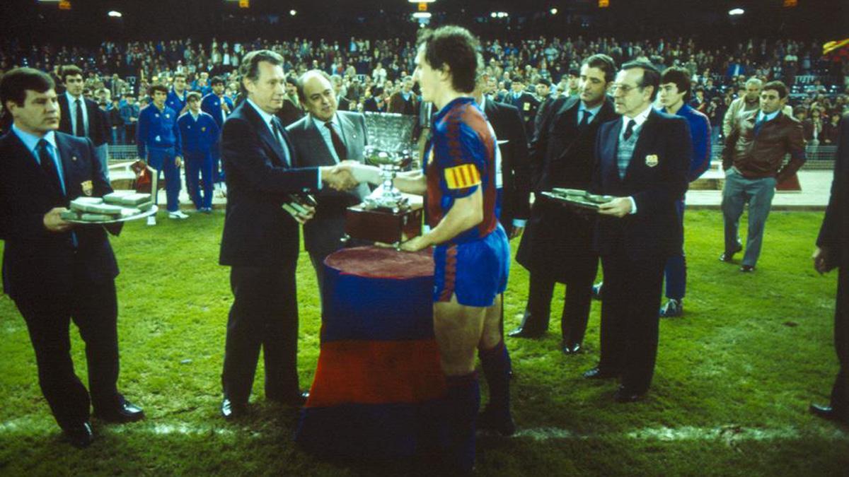 Tente Sánchez fue el primer capitán del Barça en alzar la Supercopa de España