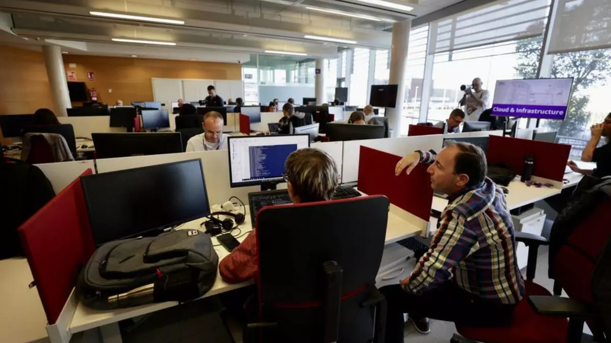 La multinacional DXC, con sede en Avilés, se alía con Mastercard para blindar a las empresas frente a los ciberataques