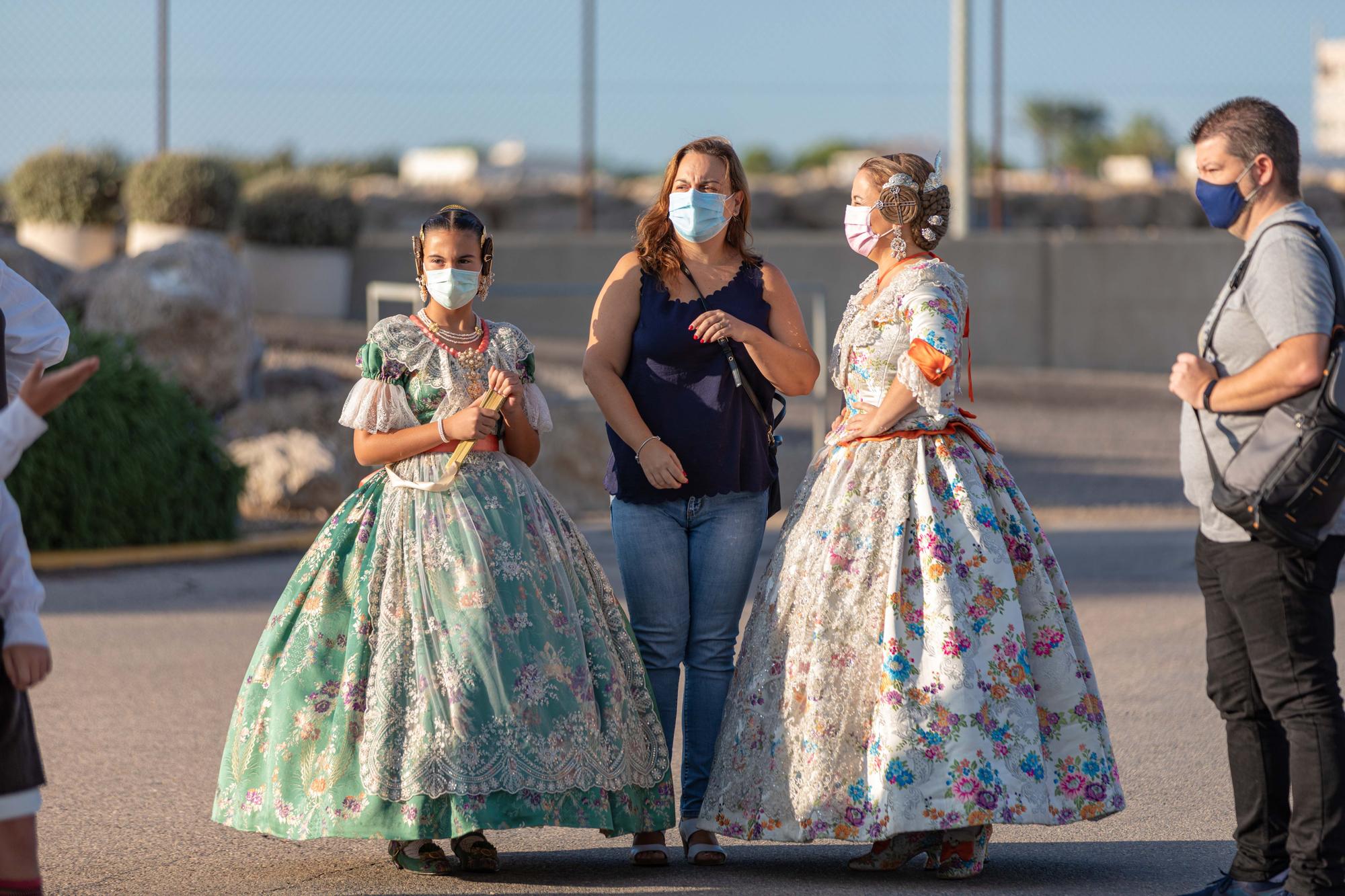 Las fallas del Marítim recuperan la Ofrenda Marinera