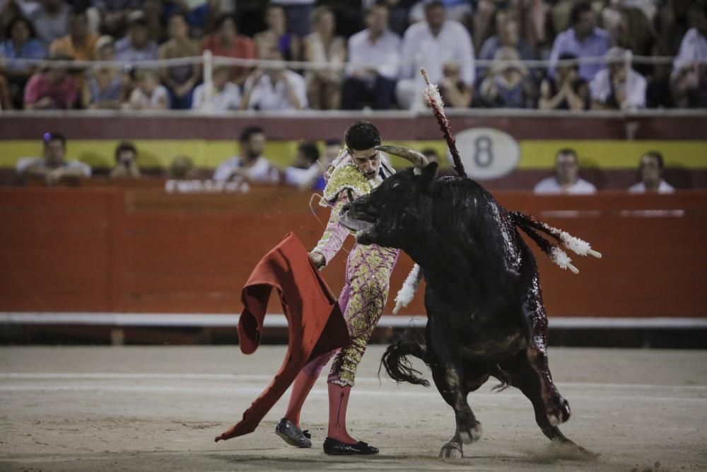 La infanta Elena y sus hijos en los toros