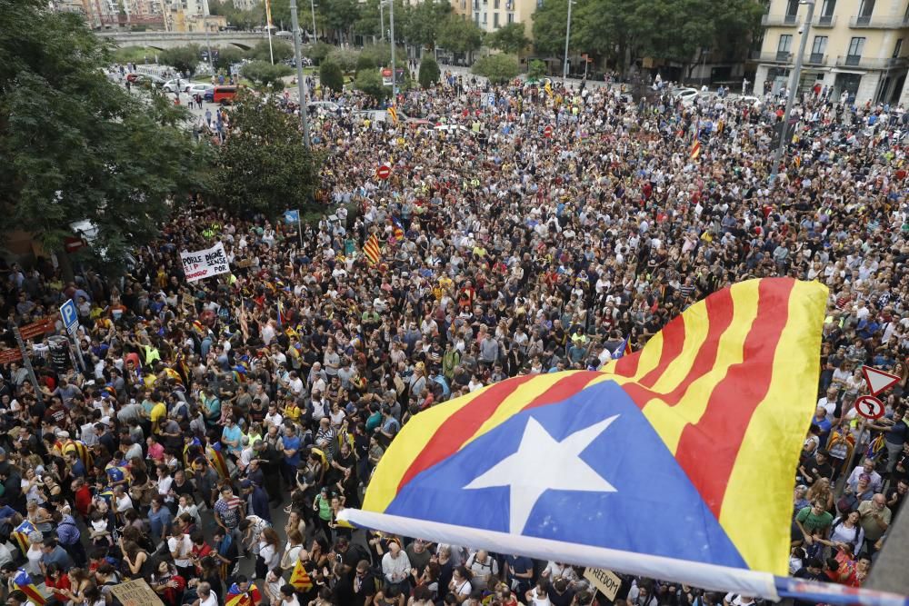 Concentració a la seu de la Generalitat a Girona