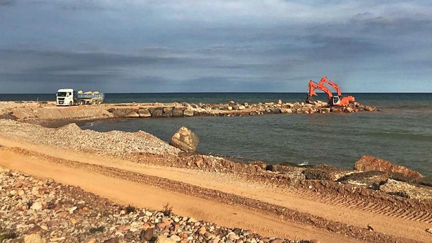 Compromís critica que piedra de Sagunt dé forma a los espigones de Almenara