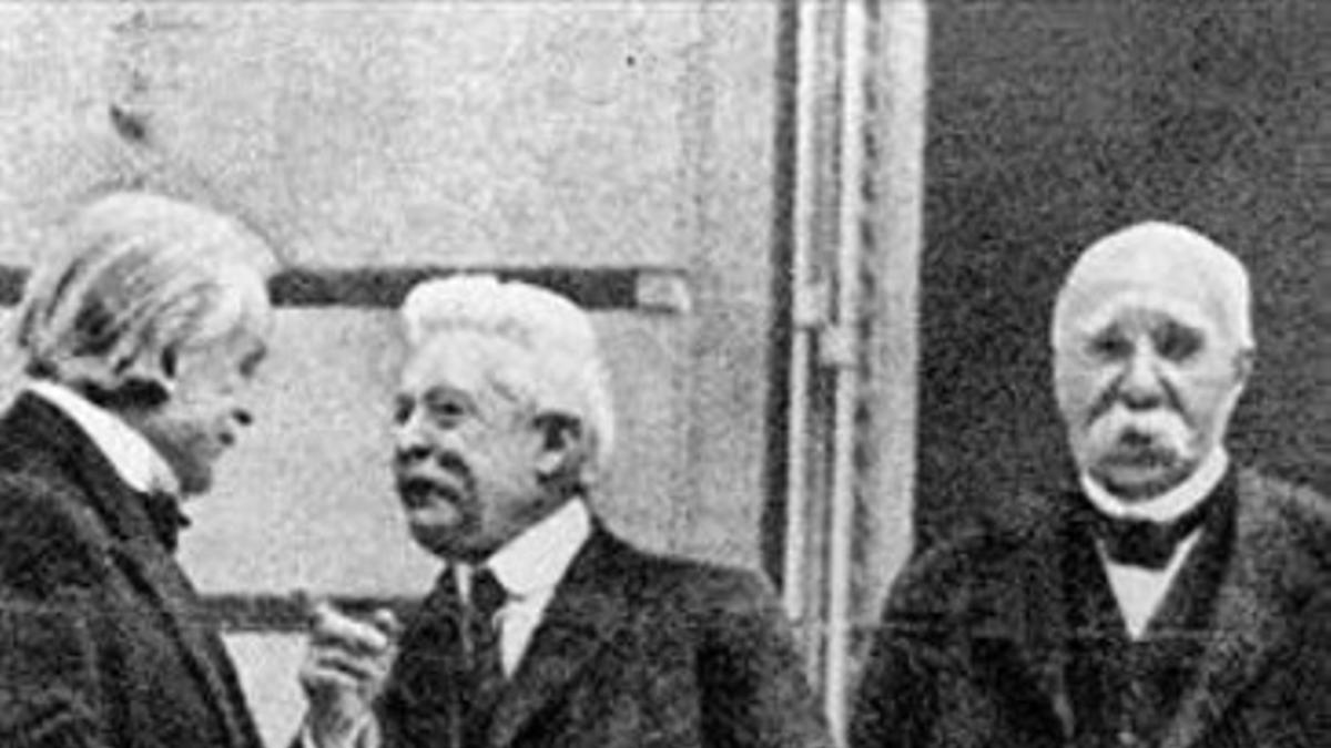 George, Sonnino y Clemenceau, en 1919, tras la firma del Tratado de Versalles.