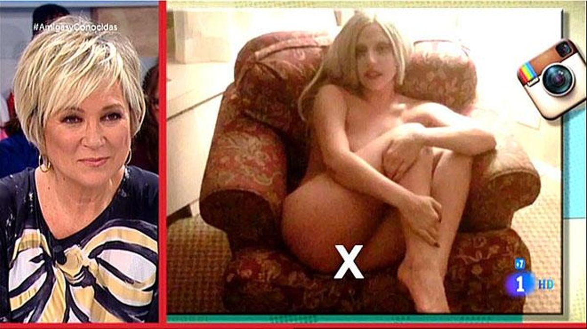 Inés Ballester davant un nu de Lady Gaga, en el programa ’Amigas y conocidas’, de TVE-1.