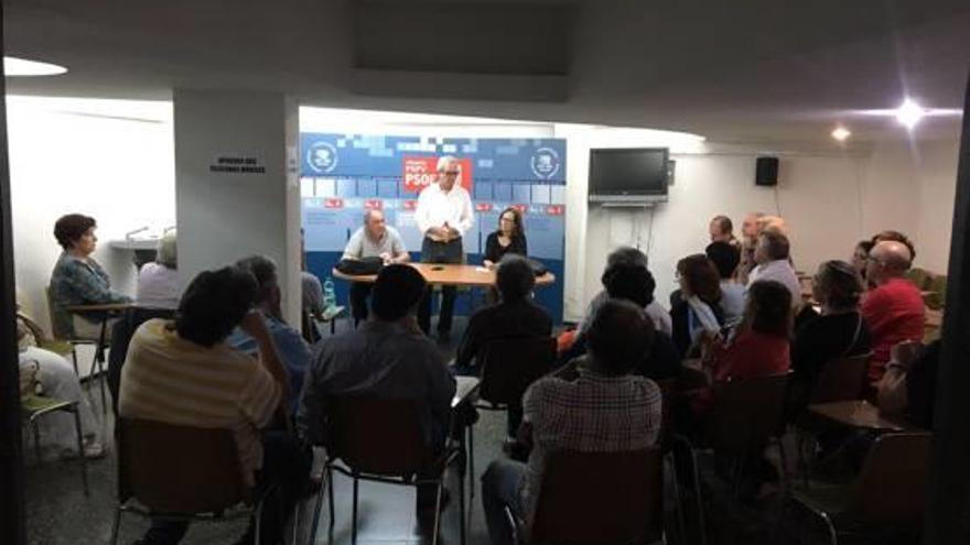 Convención crítica en la sede local del PSOE
