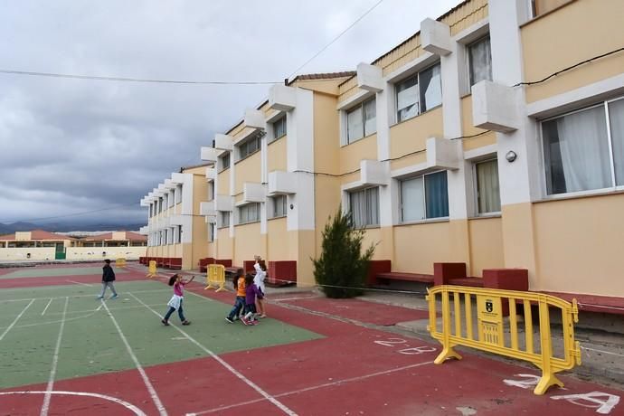 05/04/2019 TELDE.  Concentración de padres y madres por el mal estado del CEIP Principe de Asturias. Fotógrafa: YAIZA SOCORRO.  | 02/04/2019 | Fotógrafo: Yaiza Socorro