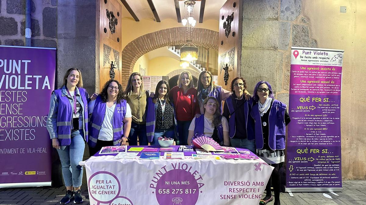 Punt violeta habilitat en la Casa dels Mundina, en les festes de 2024.