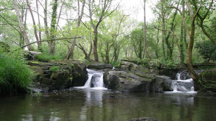 El &#039;oasis gallego&#039; cuenta con hasta 15 molinos, puentes y se ha convertido en el refugio del calor este verano: a 30 minutos de A Coruña