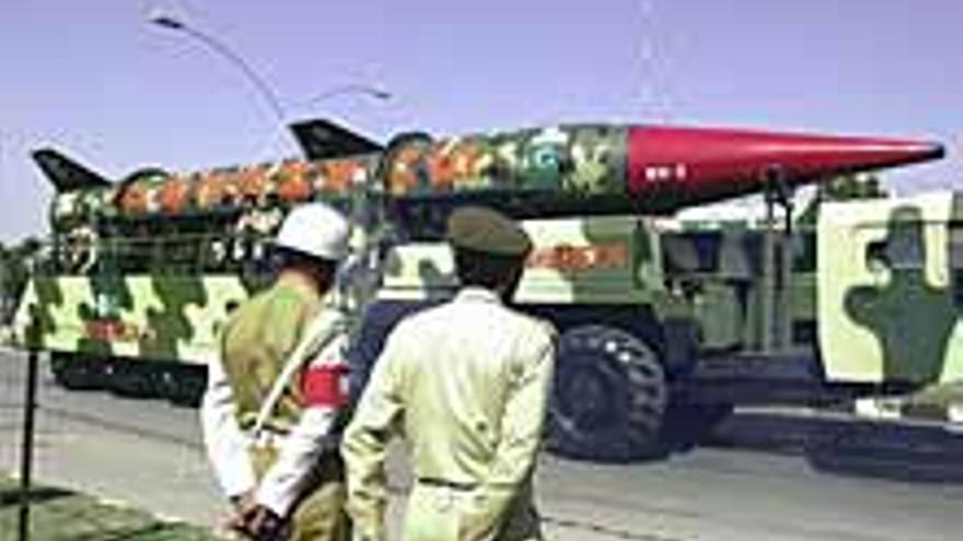 Pakistán prueba un misil de largo alcance con capacidad nuclear