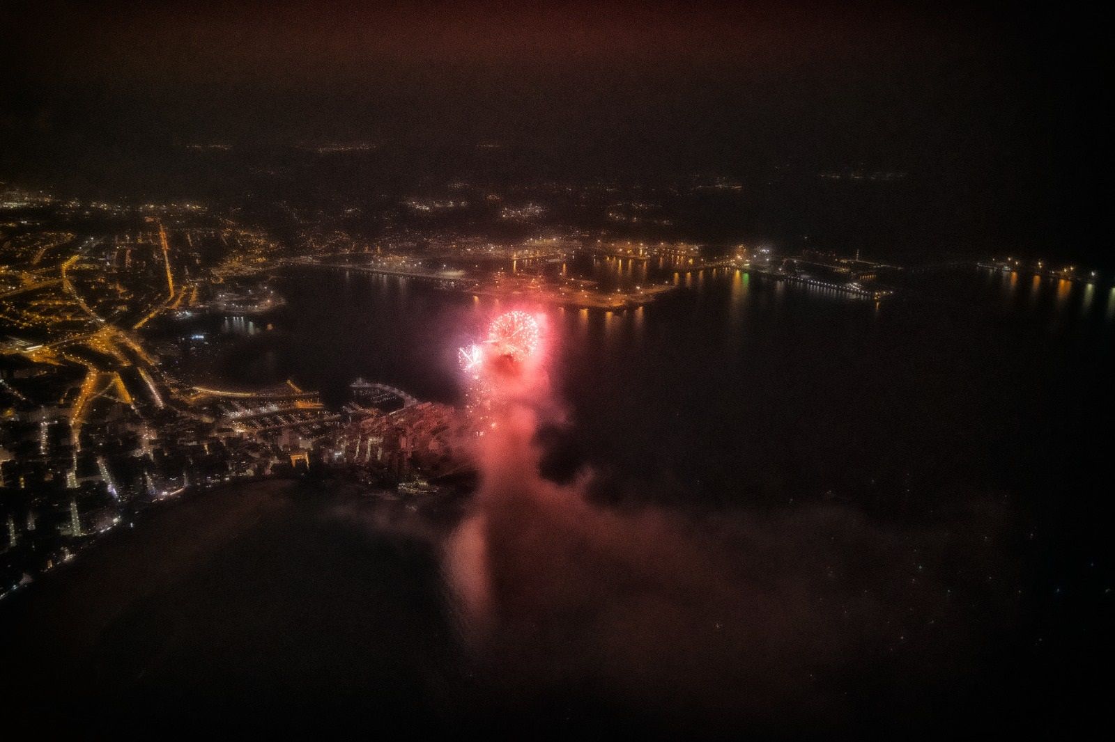 Las espectaculares imágenes desde el aire de la Noche de los Fuegos en Gijón