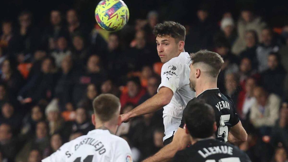 El Valencia mostró luces en el duelo frente al Athletic pero volvió a perder