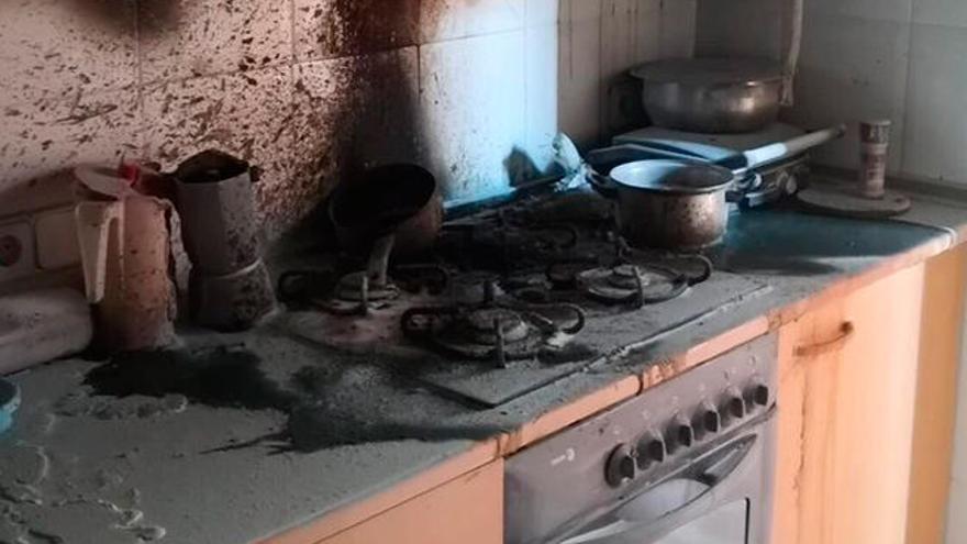 La cocina donde comenzÃ³ el incendio sufriÃ³ daÃ±os.