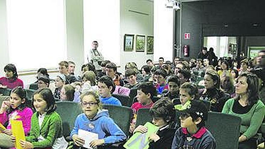 Miembros del Consejo de la Infancia y la Adolescencia, en un acto en Laviana.