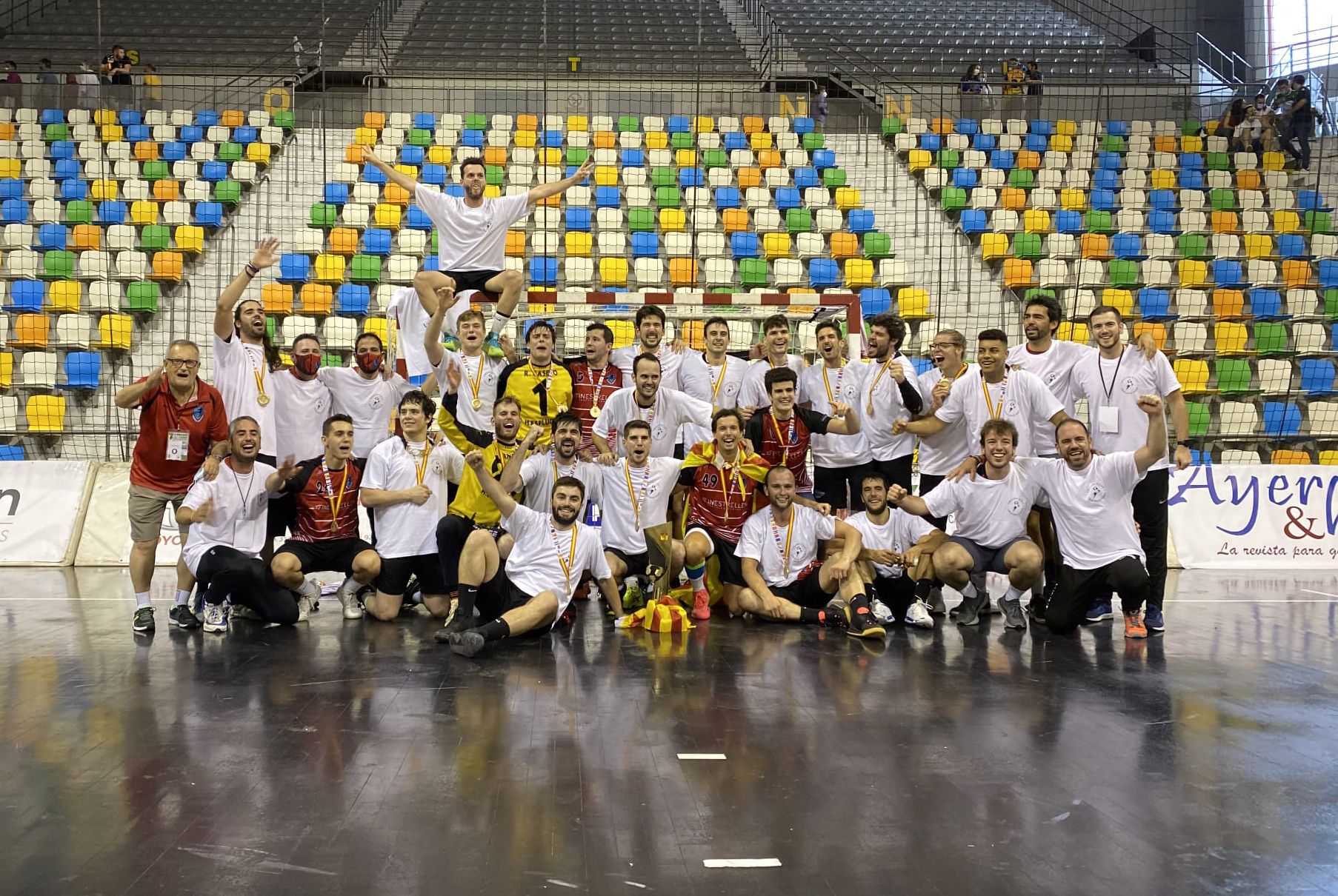 El Handbol Esplugues asciende a División de Honor Plata