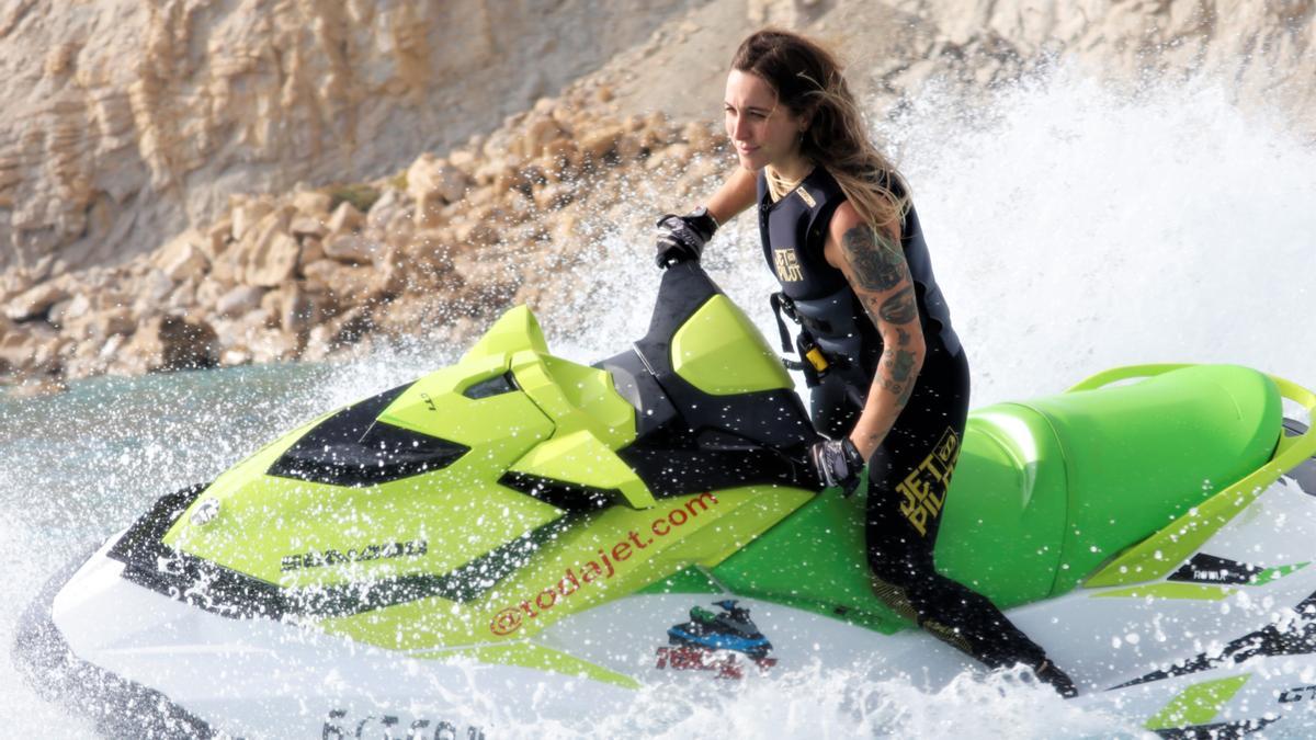 Cristina entrenando en aguas de la La Vila esta semana