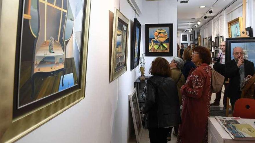 Inauguración de la exposición &#039;Urbano Lugrís, fillo e pai&#039;, en la galería Artbys.