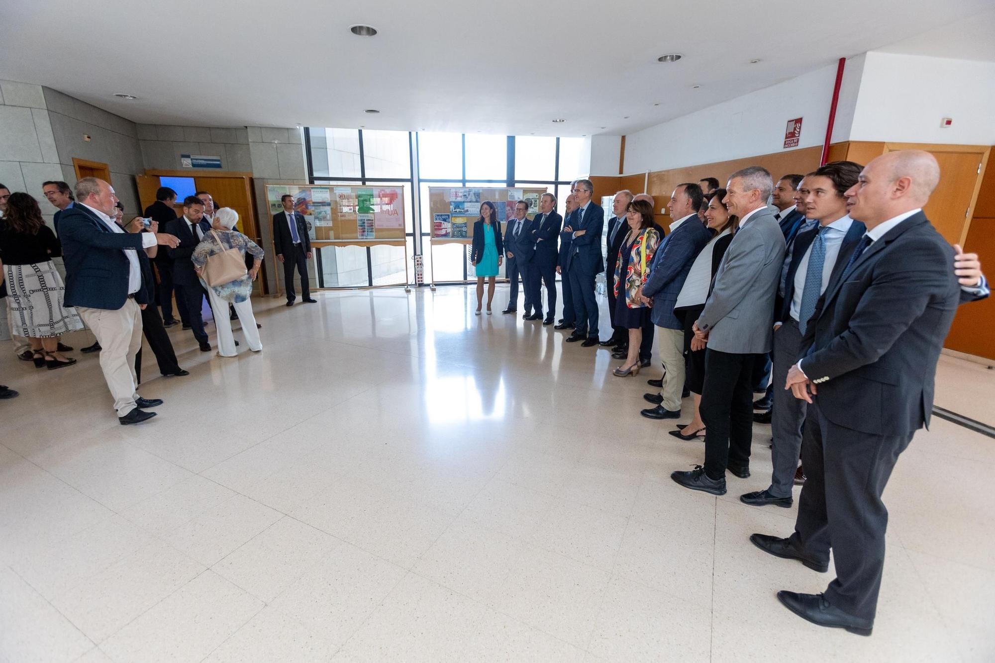 El gobernador del banco de España habla de nuevos ajustes en su visita a la Universidad de Alicante UA