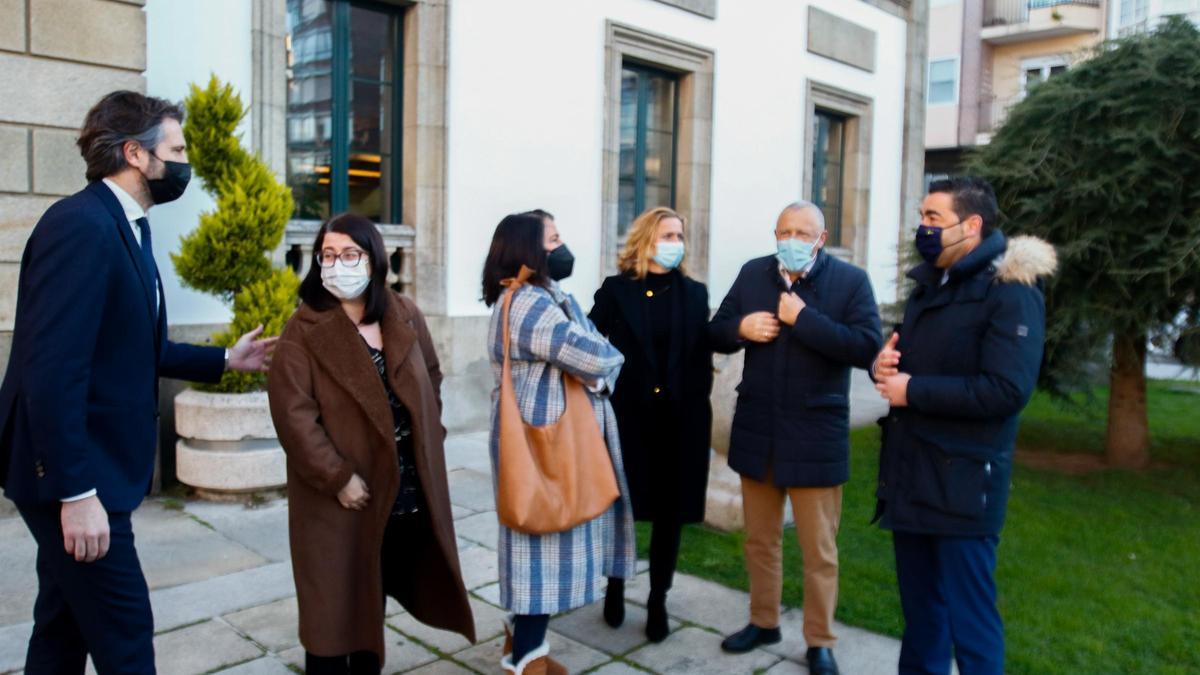 El gerente del área sanitaria, José Ramón Gómez, y la diputada Elena Suárez también acudieron al acto.