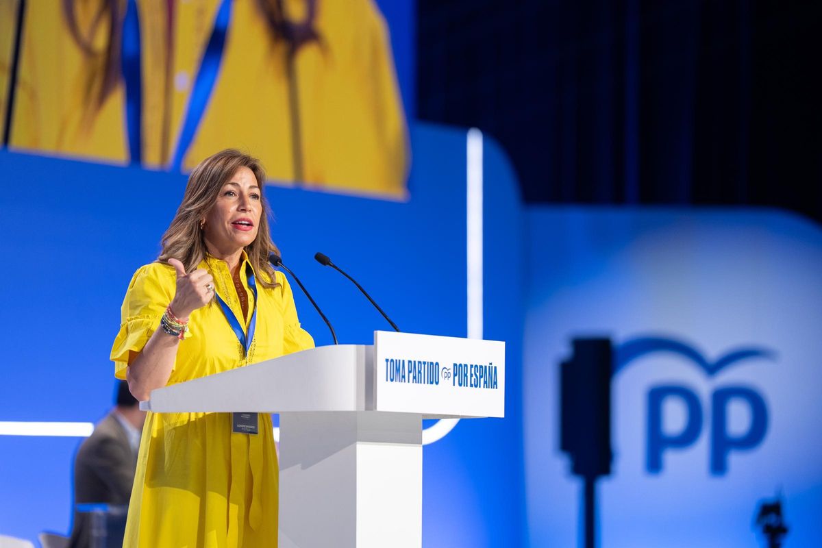 La alcaldesa de Zaragoza, Natalia Chueca, durante su intervención en el Congreso Nacional del PP.