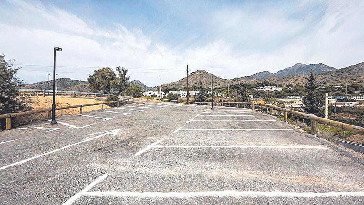 El nuevo aparcamiento de Maro tiene un centenar de plazas.