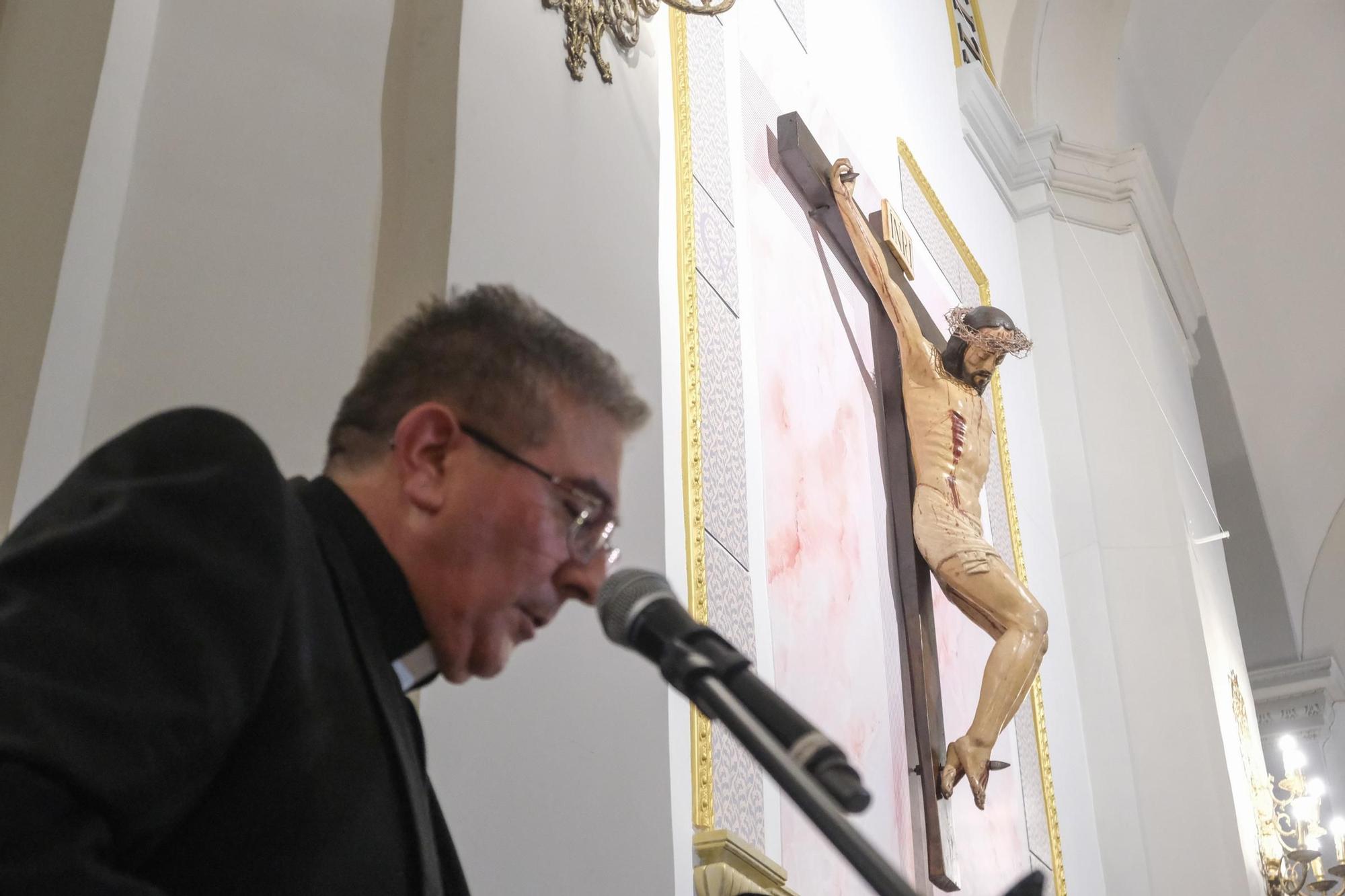 Así ha sido la presentación y bendición del restaurado Cristo de la Vida de Crevillent